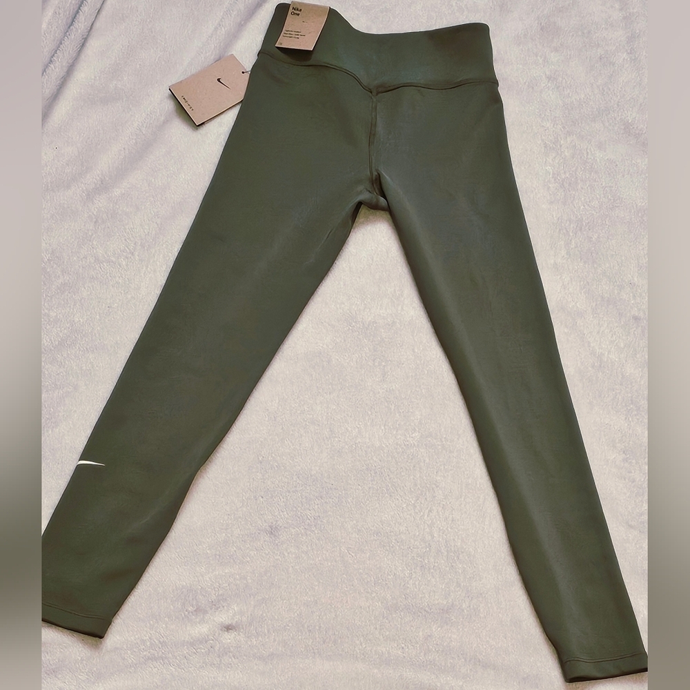 Nike Girls Medium Green Leggings - Picture 2 of 4